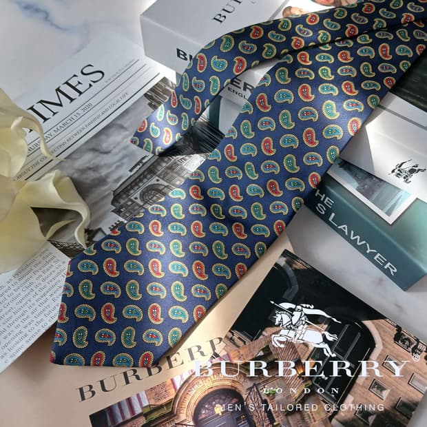 버버리 실크 네이비 페이즐리 넥타이 9.5cm A~B등급 E742