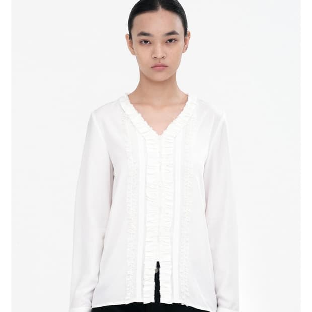 Lace Trimming Blouse [Ivory]