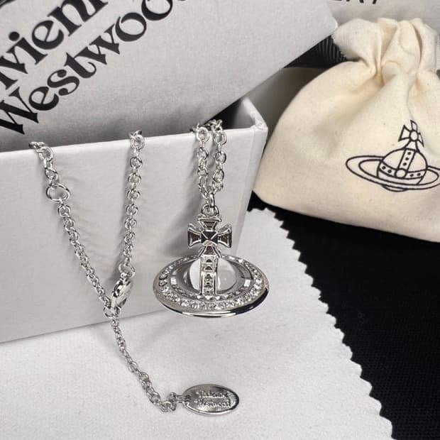 비비안 웨스트우드 아카이브 화이트 크리스탈 orb 팬던트 목걸이