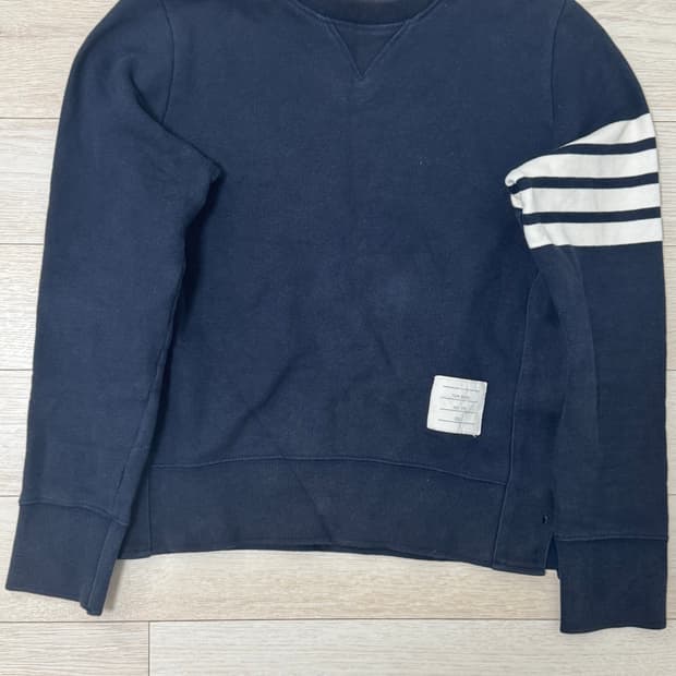 톰브라운 사선완장 맨투맨