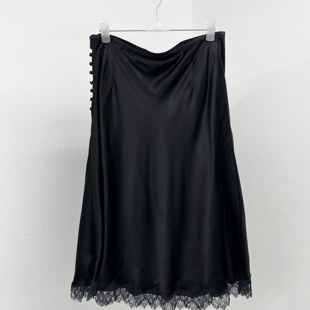 블랙 레이스 새틴 버튼 스커트