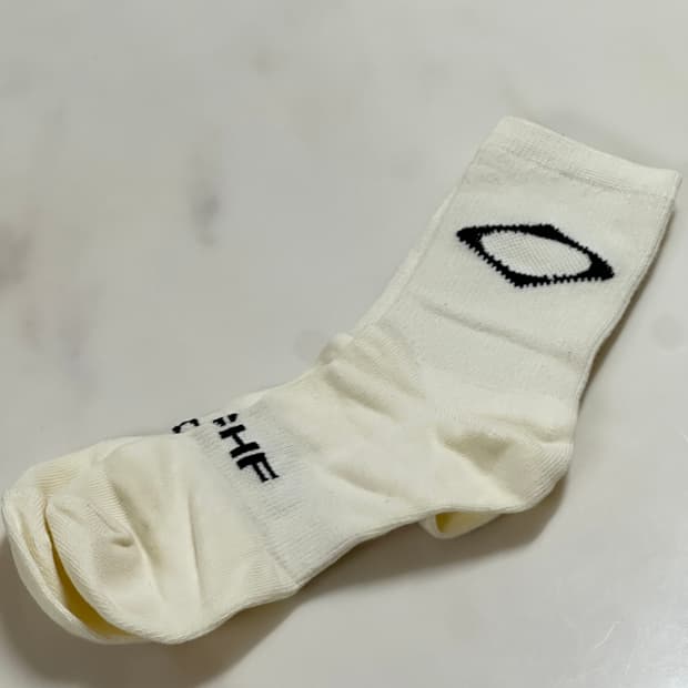 미스치프 아이보리 미들 삭스 양말