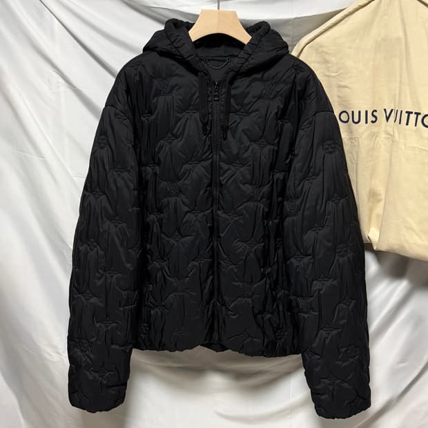 [S+급/56] 24FW 루이비통 모노그램 퀄티드 후드 패딩 자켓 블랙