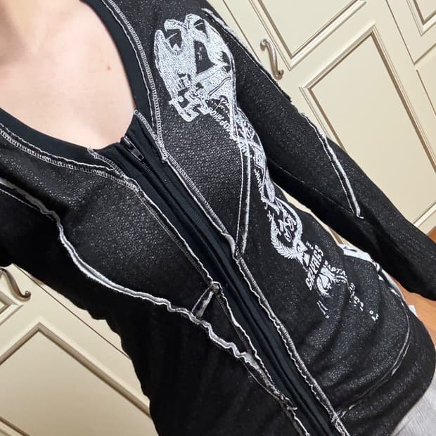 Salvage 롱슬리브