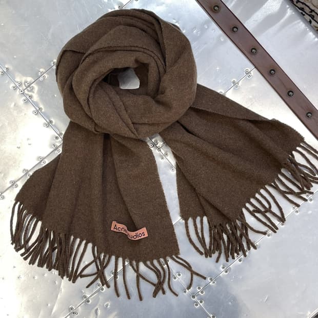 아크네 울 프린지 스카프 