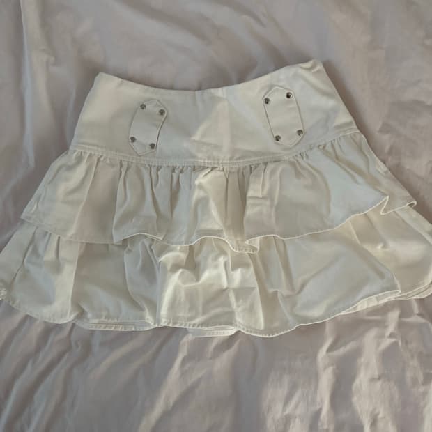 흰색 프릴 스커트