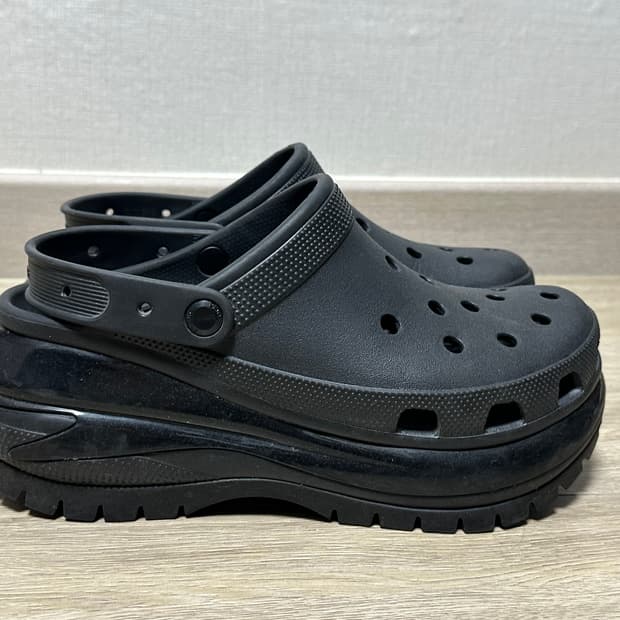 크록스 메가 크러쉬 클로그 블랙 (280)
