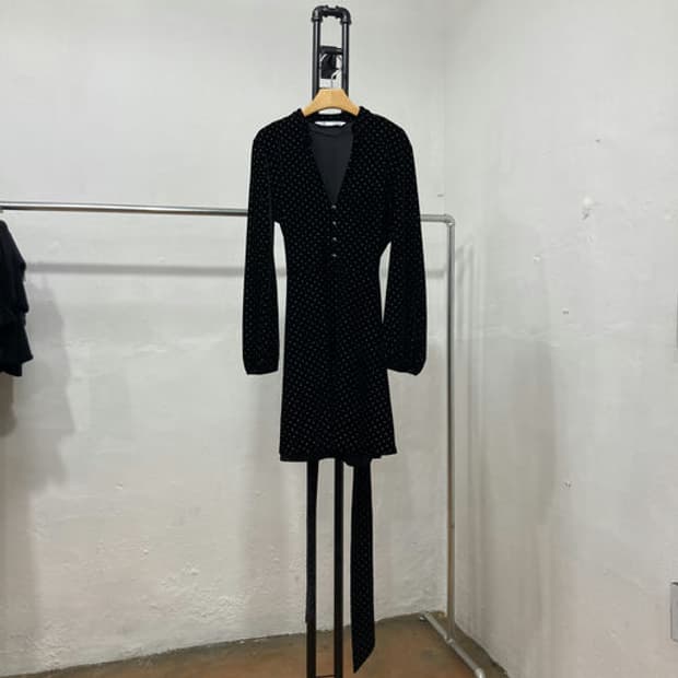 자라(ZARA) 벨벳 도트 패턴 벨티드 미니 원피스