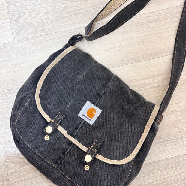 칼하트 리메이크 데님 크로스백
