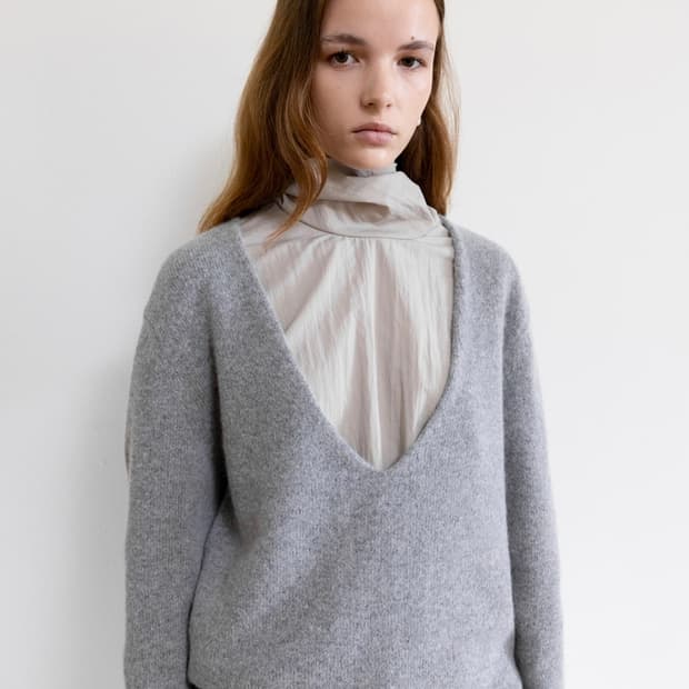 suamar 수아마르 딥 넥 니트