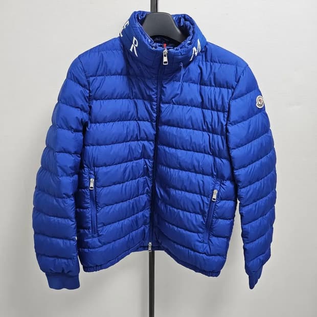 몽클레어 아키오 패딩 블루