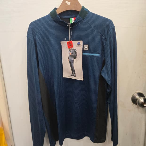 100,L,택있는 새상품)) MOUNTIST 마운티스트 긴팔티셔츠!