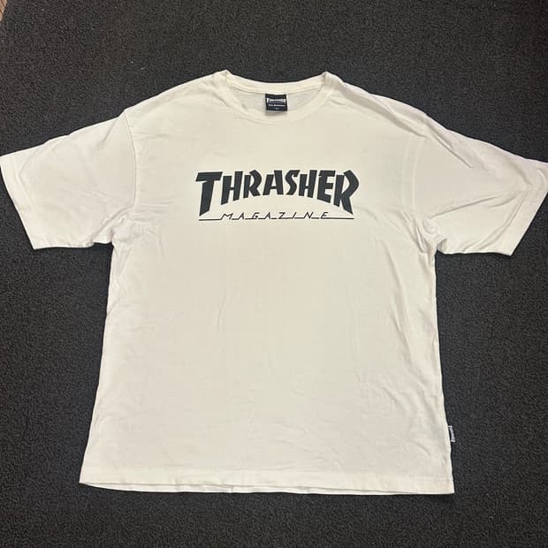 (XL) 트레셔 로고 반팔 티셔츠 팝니다