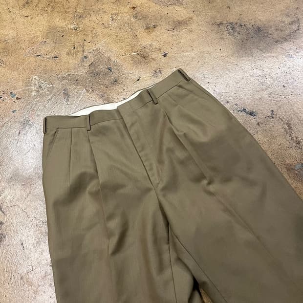 [정품] 입생로랑 카키색 주름 바지 b10