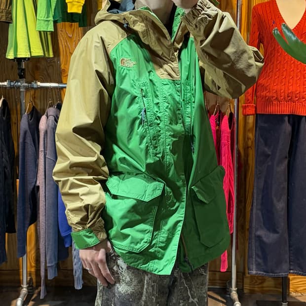 M 노스페이스 하이벤트 골드/그린 배색 나일론 후드집업
