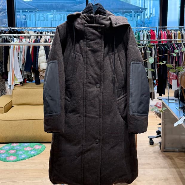 비비안웨스트우드 앵글로매니아 니트 하이넥 패디드 덕다운 점퍼