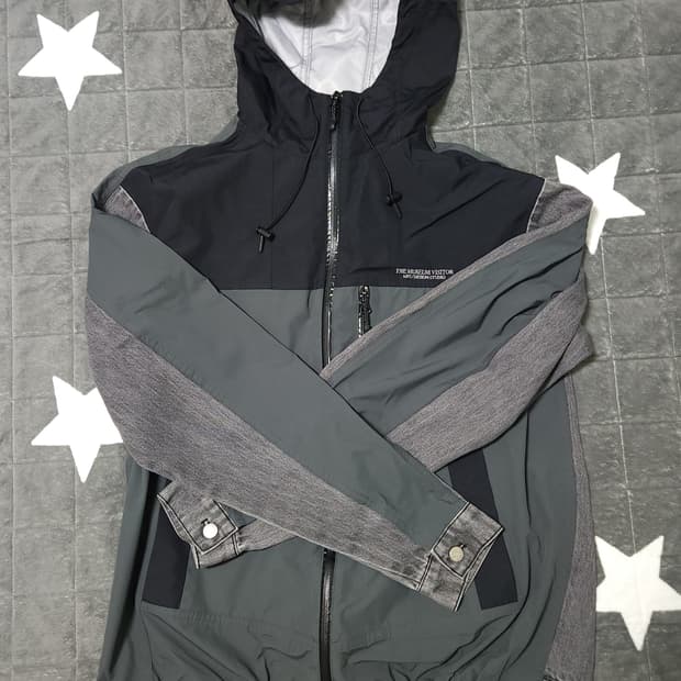더뮤지엄비지터 하이브리드 데미지 윈드브레이커 자켓