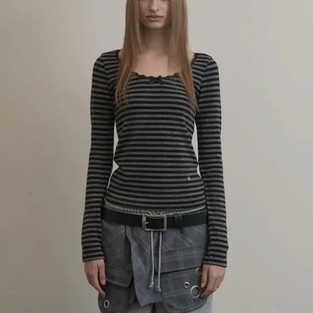 셋업이엑스이 STRIPE LACE TOP / CHARCOAL