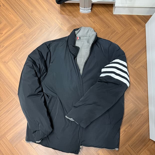 톰브라운 프린스 오브 웨일즈 4바 리버서블 패딩 (사이즈5)