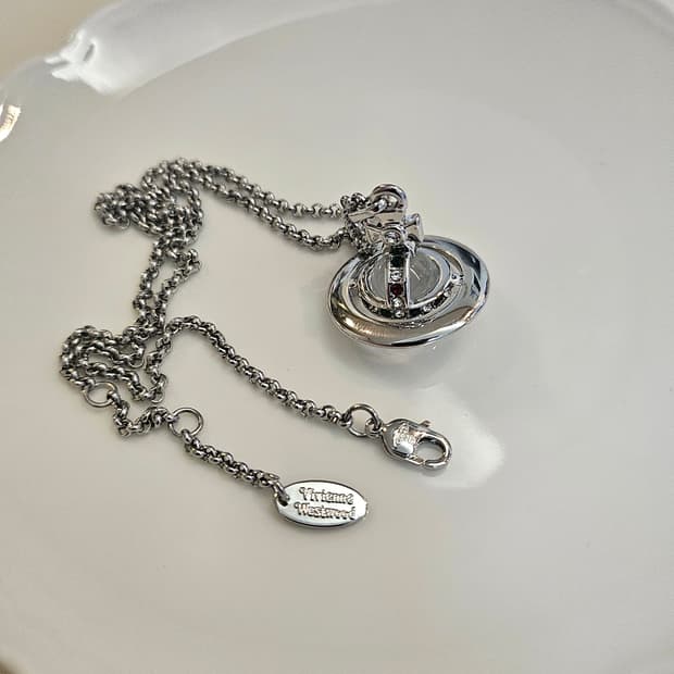 비비안 웨스트우드 업사이클링 투명orb 목걸이