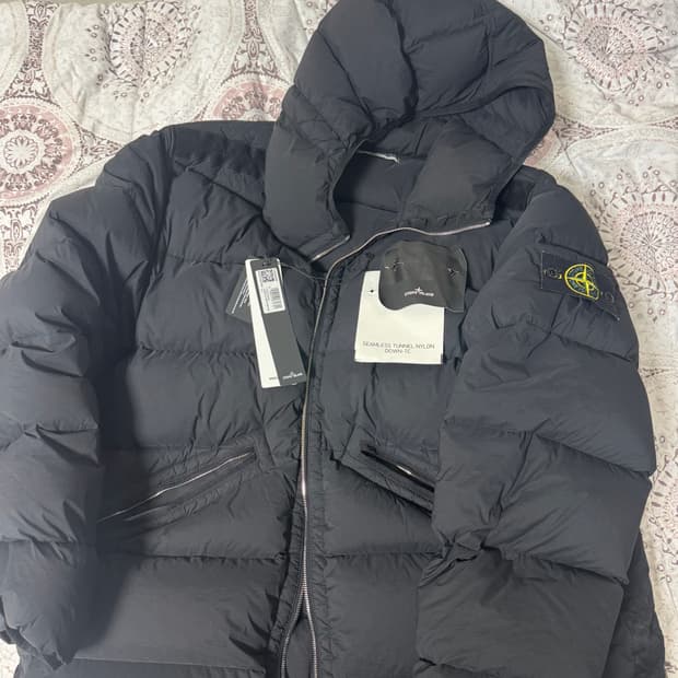 정품 스톤아일랜드 24FW 심리스 후드 패딩점퍼자켓