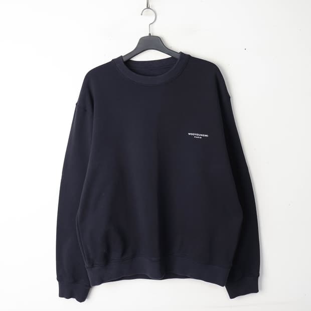 105/우영미 스퀘어 라벨 맨투맨