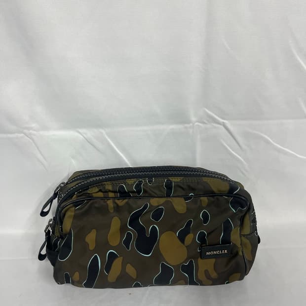 몽클레어 파우치백 카모