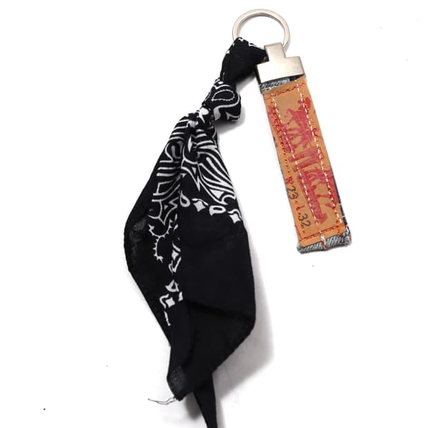 리바이스 차량 키링