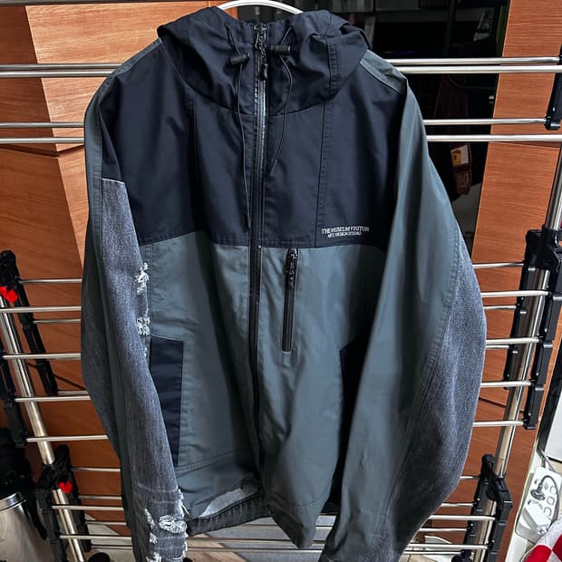 더뮤지엄비지터 23SS 데님 나일론 믹스 바람막이