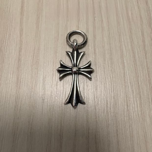 크롬하츠 타이니 크로스 펜던트