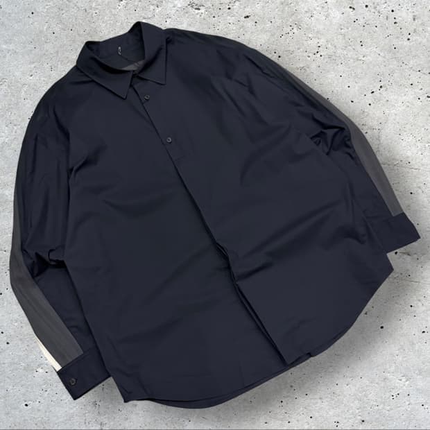 [105] 22s 시스템 블랙 배색 나일론 긴팔 셔츠 C777