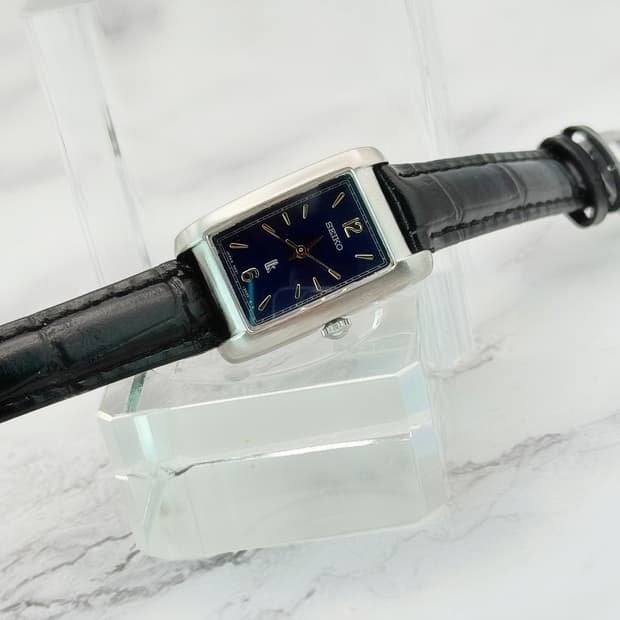 90's00's 빈티지 세이코 루키아 클래식 스퀘어 블랙 다이얼 워치