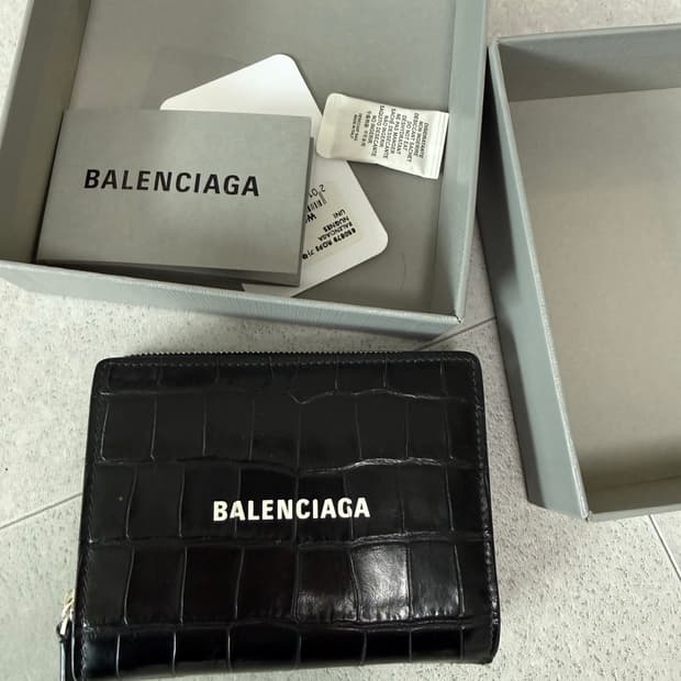 발렌시아가 카드지갑 정품