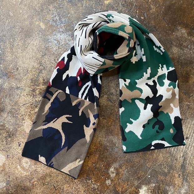 고샤 루브친스키 카모 머플러