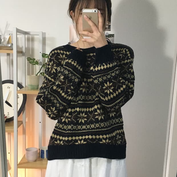 다크브라운 노르딕 니트