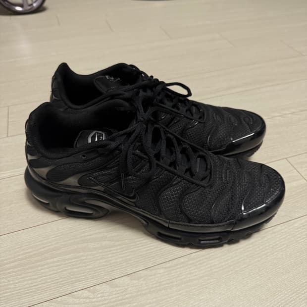 나이키 에어맥스 플러스 트리플블랙 300사이즈