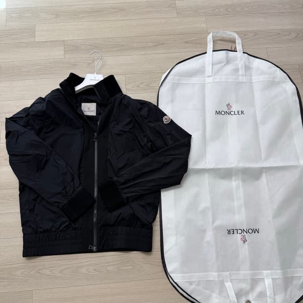 몽클레어 바람막이 3사이즈