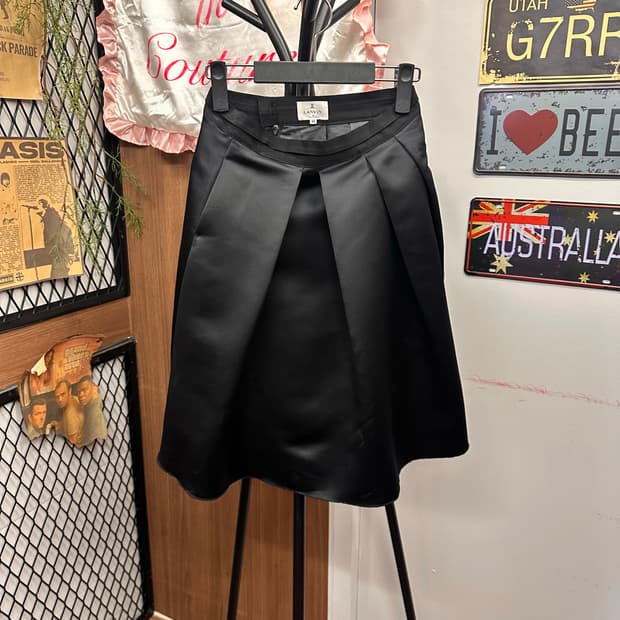Lanvin en Bleu, Black volume midi sk