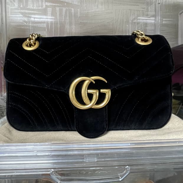 구찌 마몽 마틀라세 벨벳 숄더백 스몰 블랙