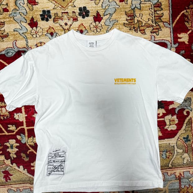 VETEMENTS Metallverarbeitung 반팔 티셔츠