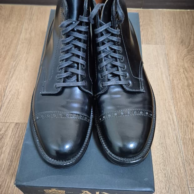 알든 블랙 코도반 점퍼부츠
US 7D(250mm)