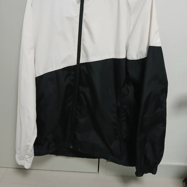 탑텐 투톤 바람막이.  L