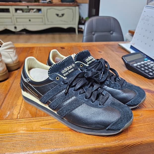 콜라보 아디다스 웨일즈 보너 스니커즈 275mm 팔아요