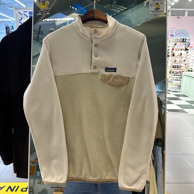 파타고니아 신칠라 스냅티 ’아이보리/베이지‘