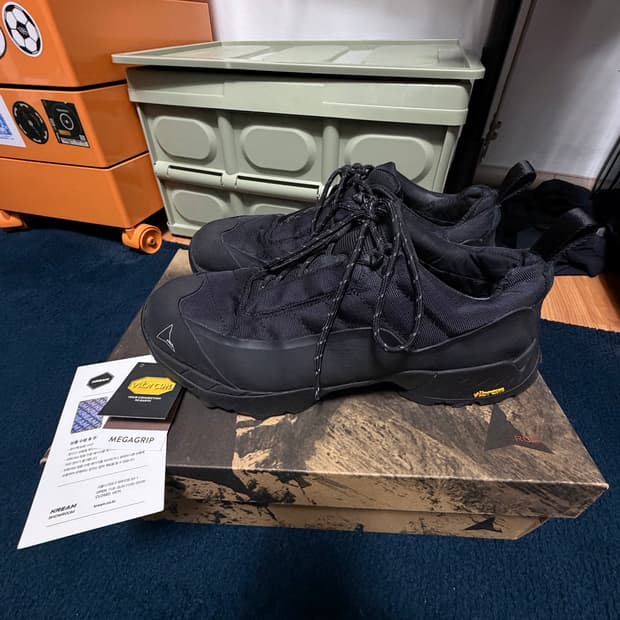 로아 하이킹 카타리나 블랙 44사이즈