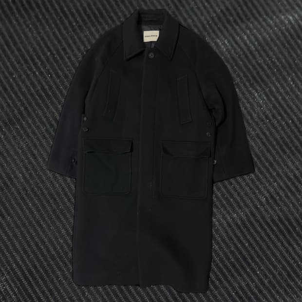 인사일런스 블랙 발마칸 롱코트