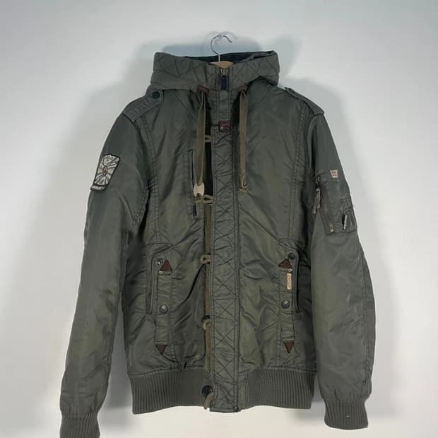 독일 함부르크 기반 브랜드 Khujo 재킷 S 판매합니다
몇 번 입고 보