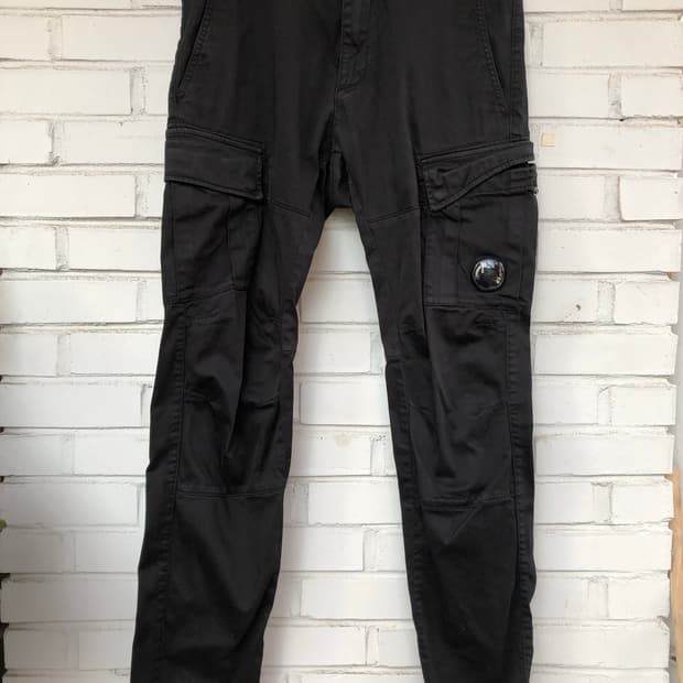 Cp컴퍼니 스트레치 사틴 렌즈 카고팬츠 블랙 23SS 