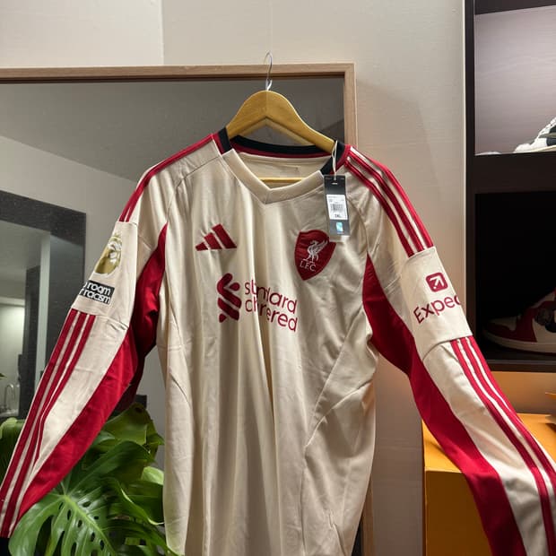 리버풀 25-26시즌 어웨이유니폼 