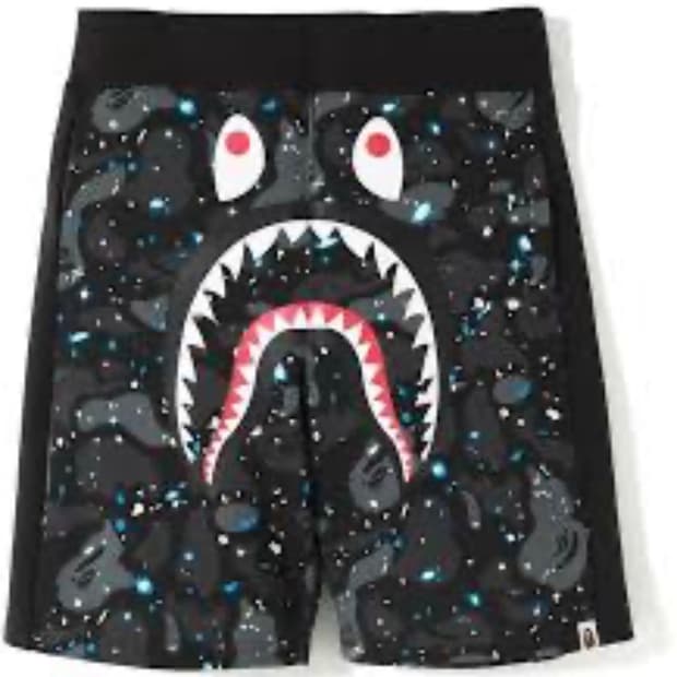 베이프 샤크 스페이스 카모 숏팬츠  새상품